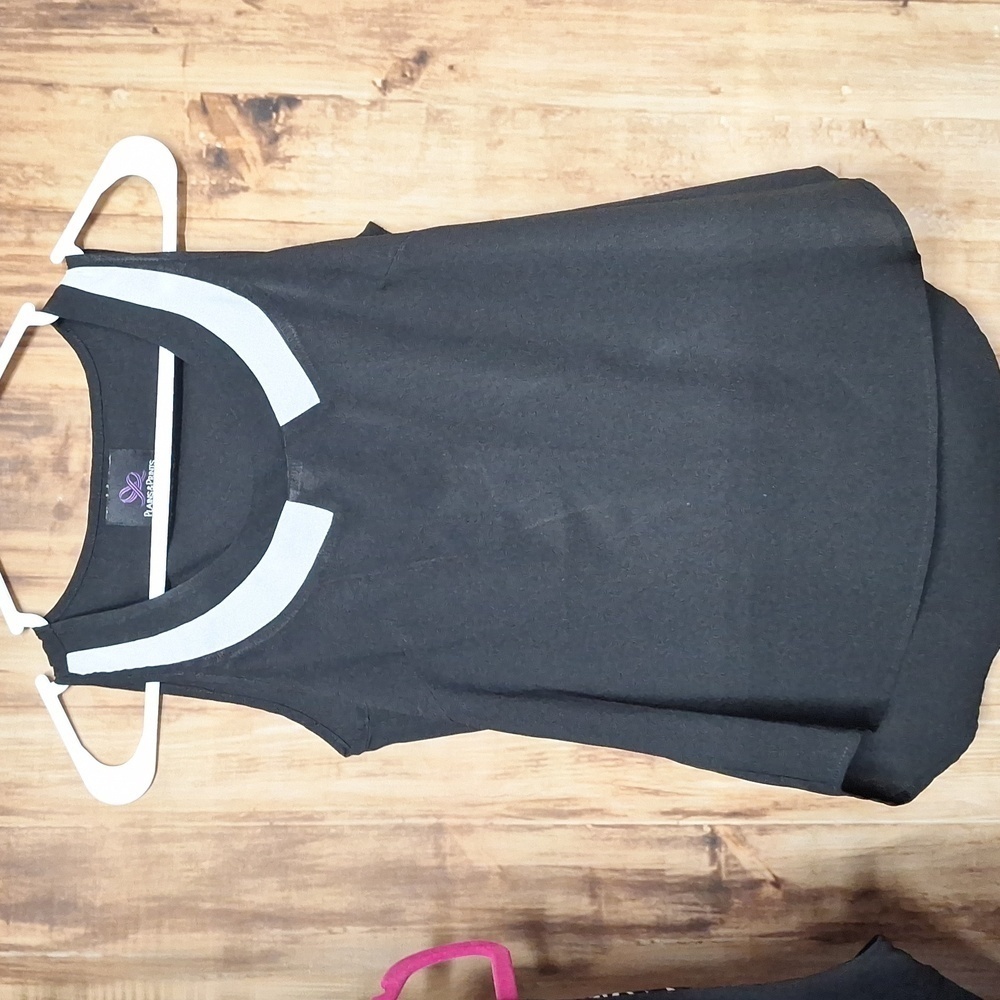 Plains AND PRINTS BLACK SLEEVELESS BLOUSE SIZE 4